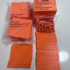 MATH MANIPULATIVES / BASE 10 COUNTING BLOCKS Cube 10 Flats Units 100 Ten 30 Tens